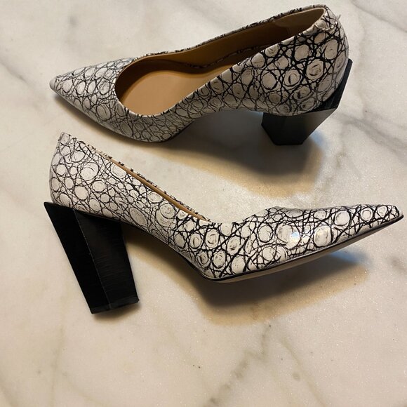 Messeca New York Graphic Print Pumps - Picture 2 of 6